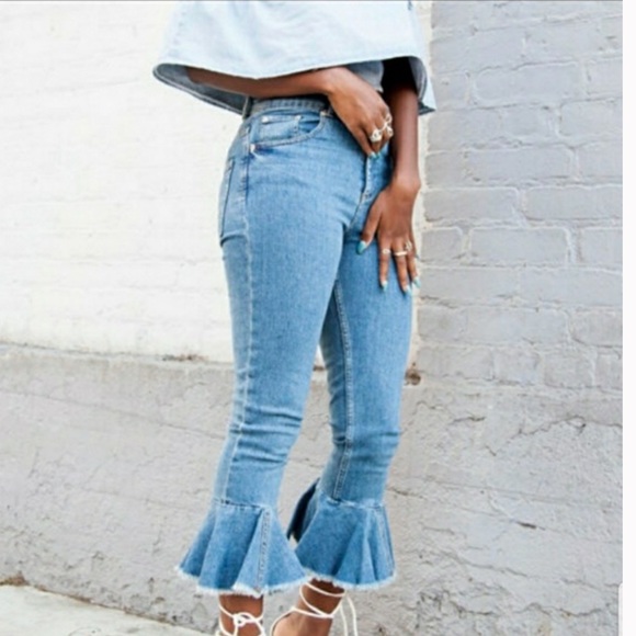 Zara Denim - Bloggers favorite! Zara flare cropped jeans 👖
